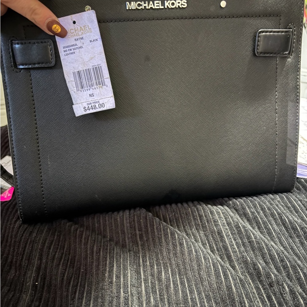 RAYNE
35S0SU9S2L
MD EW SATCHEL
LEATHER
BLACK
93599 46550
NS
OUR PRICE
$448.00